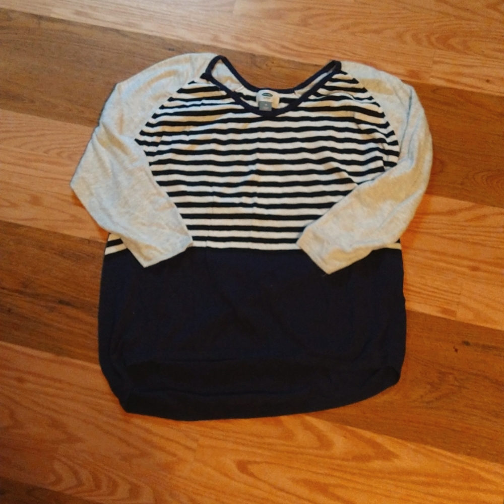 Old Navy Sweater - Picture 1 of 2